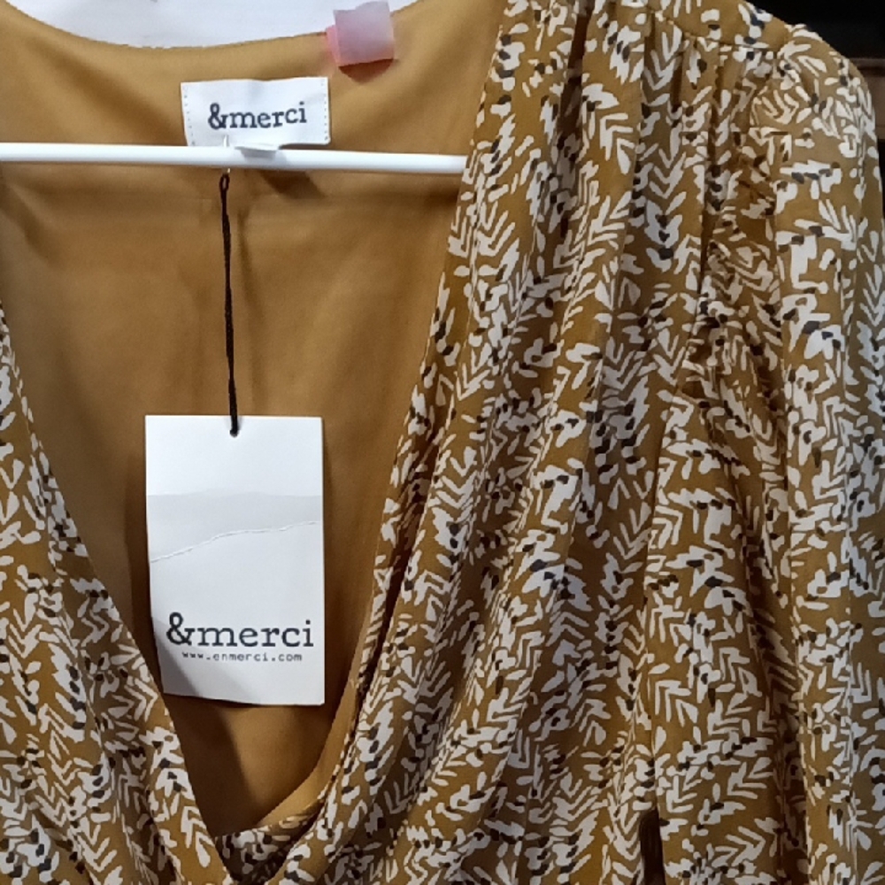 Chic Mustard Patterned Blouse - Picture 6 of 7